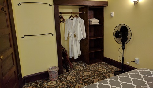 Habitación económica, 1 cama de matrimonio, baño privado