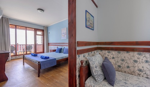Habitación familiar, balcón