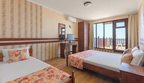Habitación triple, balcón