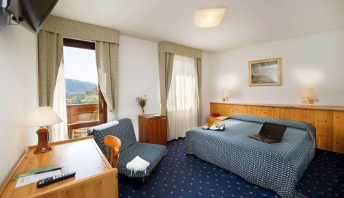 Habitación clásica doble, balcón (Free Access Wellness Centre)