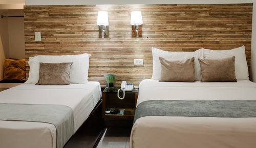 Habitación cuádruple junior, varias camas, en una planta alta