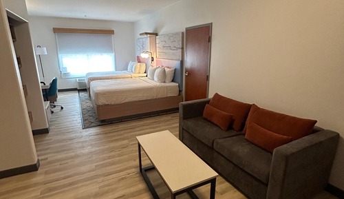 Suite, 2 camas de matrimonio, no fumadores, frigorífico y microondas (Shower Only;with Sofabed)