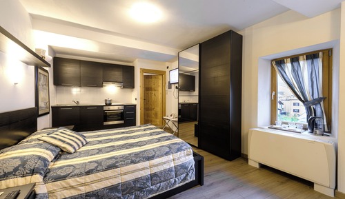 Estudio superior, 1 cama de matrimonio, no fumadores, cocina (No Elevator)