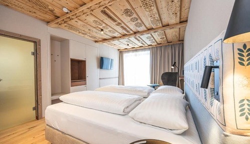 Doppelzimmer Blue Lake mit Balkon