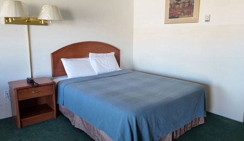 Habitación con cama de matrimonio (queen) Non Smoking (Non Pet Friendly)