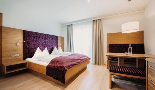 Suite (Amethyst)