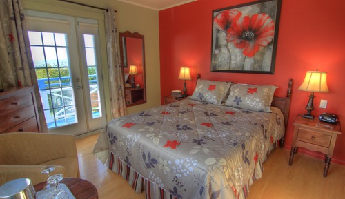Habitación superior, balcón, vistas al río (Les roses)