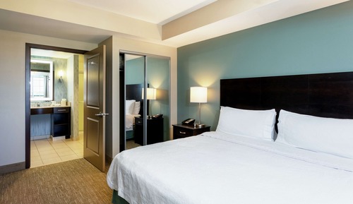 Habitación presidencial 2 camas de matrimonio grandes y 1 sofá cama No fumadores