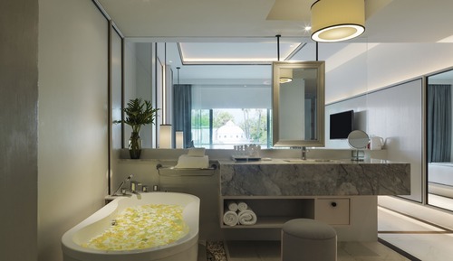 Habitación superior, vistas a la piscina