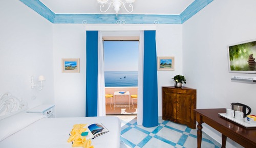 Estudio, vistas al mar