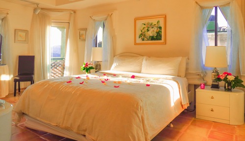 Habitación (Romantic King with Balcony)