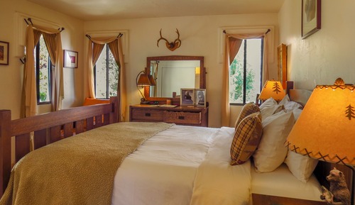 Habitación (Four-Poster Queen with Patio)