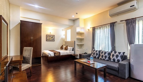 Studio Apartment with Queen Bed