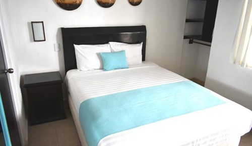 Habitación básica doble, 1 cama de matrimonio, vistas a la piscina