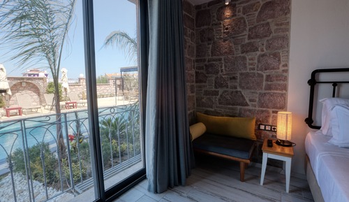 Habitación Deluxe doble, junto a la piscina
