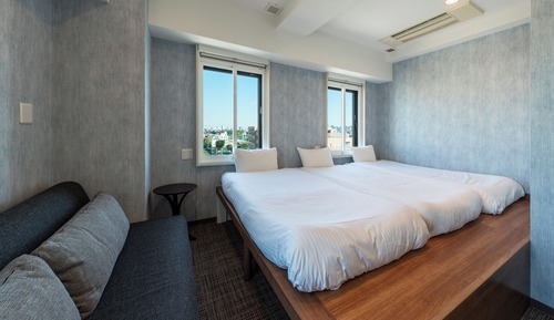 Habitación triple, vistas a la ciudad