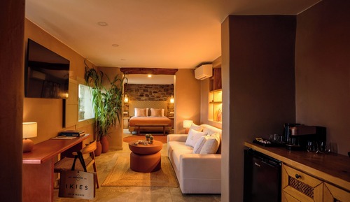 BAO'S Dream Mini Suite with Outdoor Jacuzzi