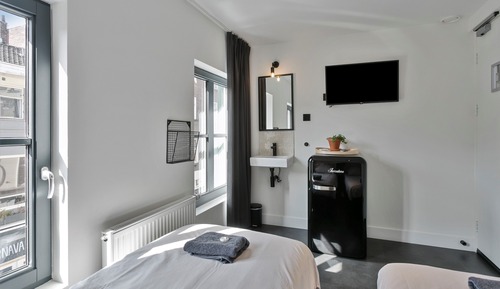 Habitación doble (Room 8)