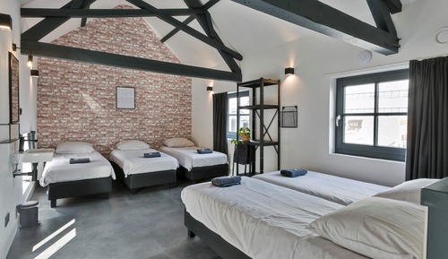 Habitación familiar (Room 9)