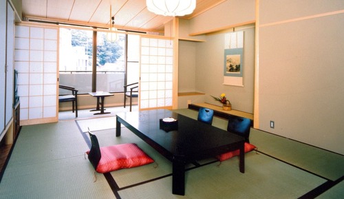 Habitación estándar, no fumadores, vistas a la montaña (Japanese Style, 5 Guests, Room Only)