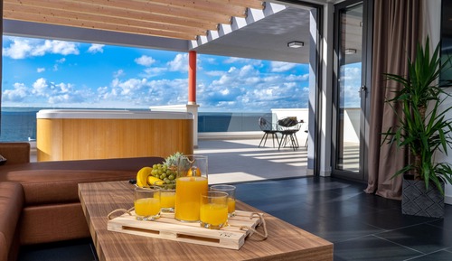 Ático presidencial, vistas al mar, frente a la playa