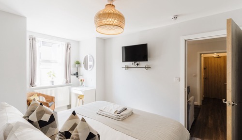 Apartamento Premier, 1 cama de matrimonio grande con sofá cama, cocina básica, planta baja