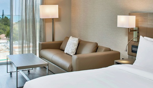 Habitación, 1 cama de matrimonio grande con sofá cama (Mobility Accessible, Tub)