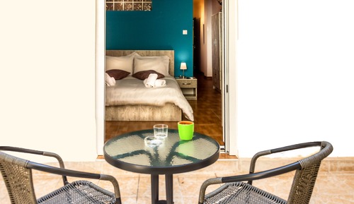 Apartamento, balcón (3 Nefeli)