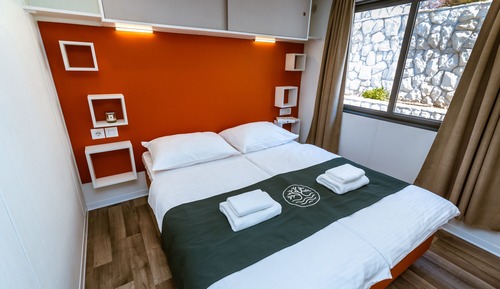 Premium Mobile Home, 2 Bedrooms, Pool Access, Pool View