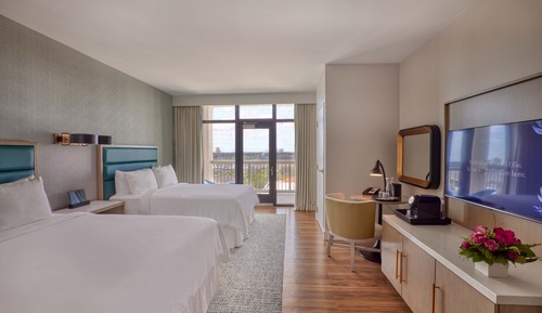 Suite ejecutiva, 2 camas de matrimonio, balcón (Mobility Accessible, Tub)