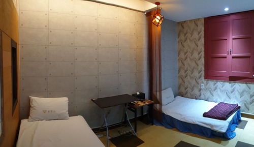 Habitación con 2 camas individuales