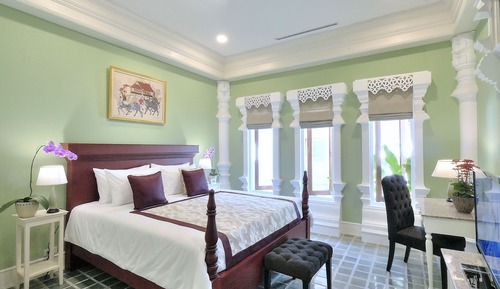 Executive Signature King Suite
