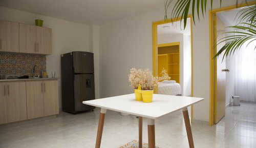 Apartamento City, 2 habitaciones, balcón, vistas al patio (201)