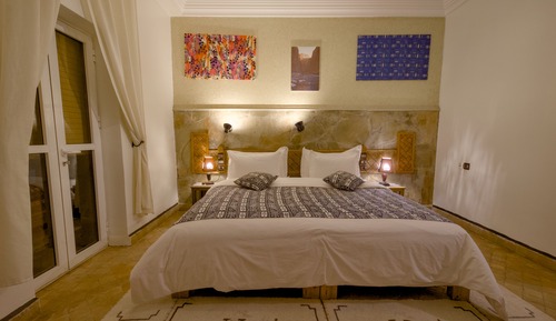 Habitación superior con 1 cama doble o 2 individuales, balcón (Freedom)