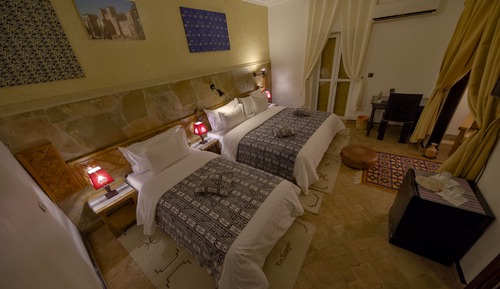 Habitación triple superior, balcón (Justice)