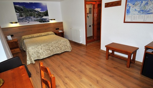 Habitación estándar con 1 cama doble o 2 individuales