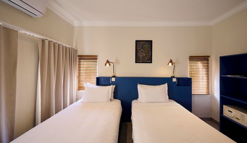 Habitación básica con 1 cama doble o 2 individuales, 1 cama doble, no fumadores, vistas al jardín