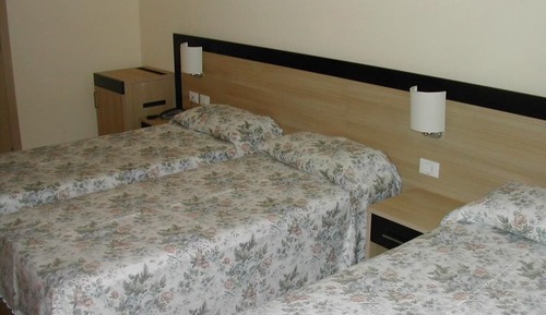 Habitación triple superior, balcón