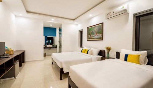 Habitación familiar, vistas a la piscina