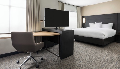 Estudio, 1 cama de matrimonio grande (Mobility/Hearing Access, Roll-In Shwr)
