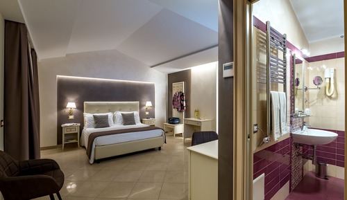 Suite junior, vistas parciales al mar (303)