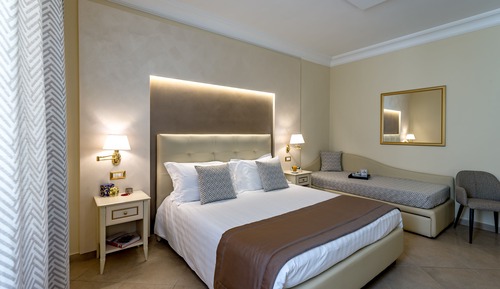 Habitación de lujo con 1 cama doble o 2 individuales, vistas a la ciudad (203)