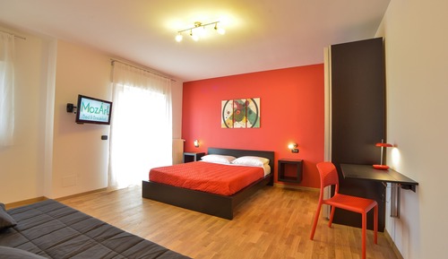 Habitación cuádruple Confort, 1 cama de matrimonio con sofá cama (Music Room)