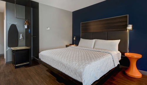 Habitación, 1 cama de matrimonio grande, bañera accesible, bañera