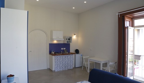 Estudio, balcón, vistas al mar