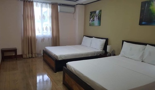 Habitación básica, 2 camas de matrimonio, baño compartido (Freya)