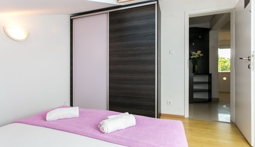 Apartamento (Two-Bedroom Apartment with Balcony)