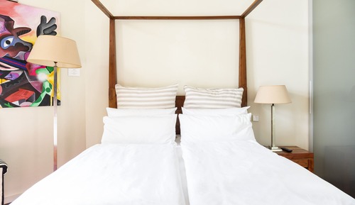 Medium Room