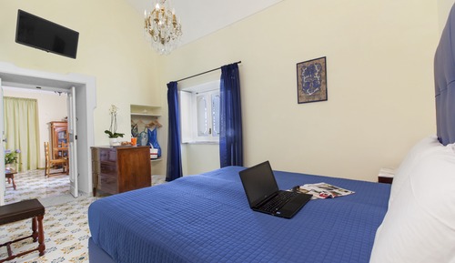Habitación estándar doble, vistas al jardín (Iris)