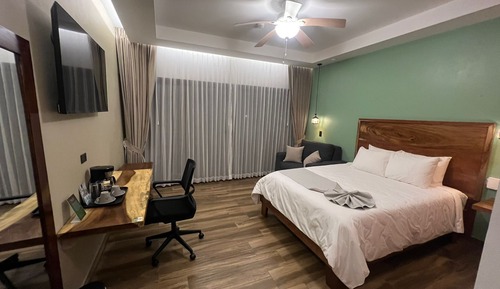 Habitación Deluxe doble de uso individual, 1 cama de matrimonio, no fumadores, vistas a la montaña